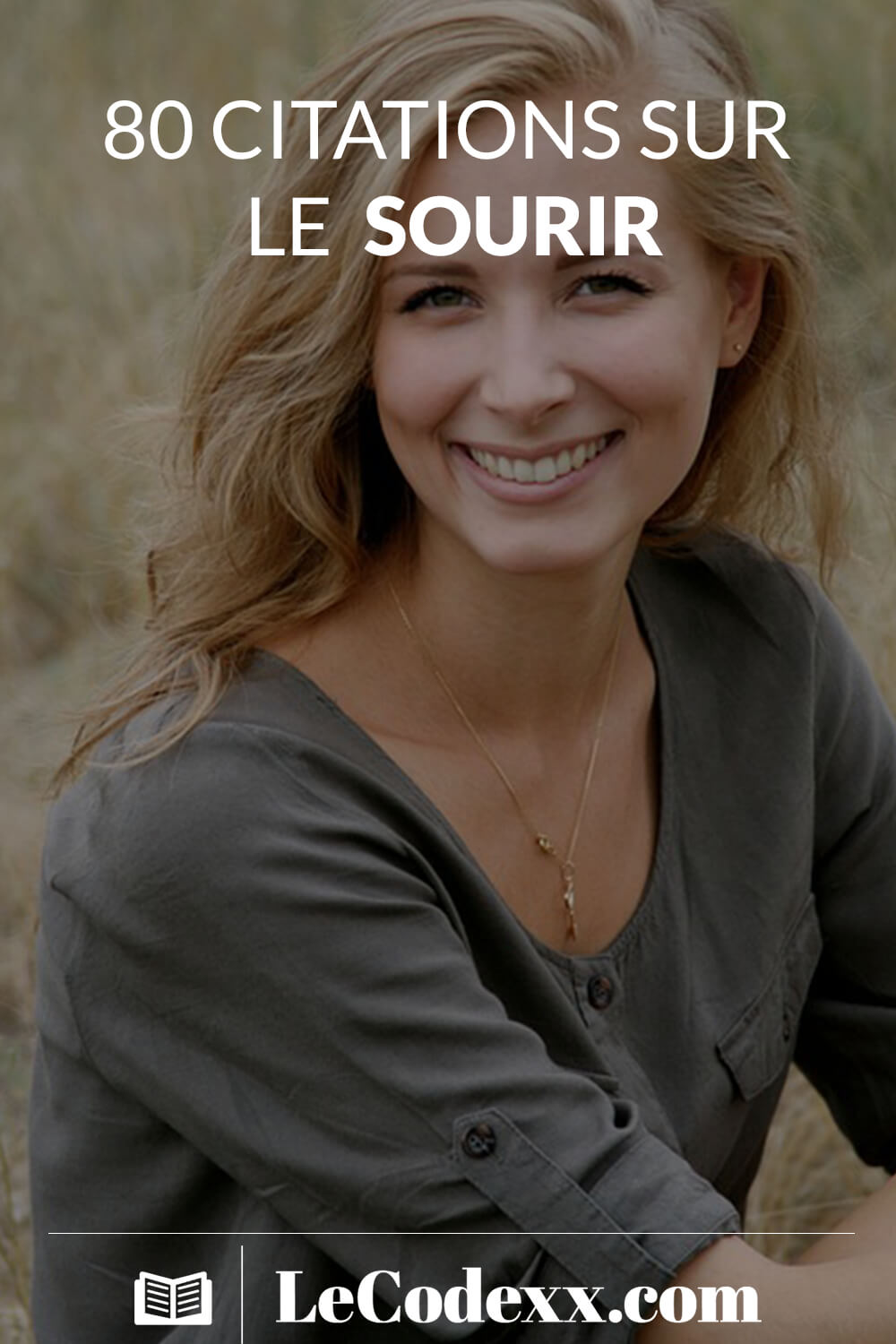 80 Citations sur le sourir écrit en blanc le logo du site lecodexx.com sur un arriére plan d'une belle femme blonde qui sourit