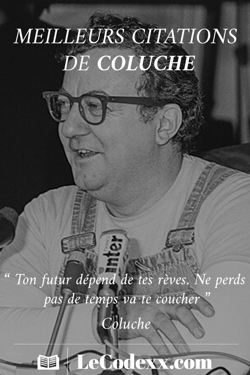 meilleurs citations de coluche Ton futur dépend de tes rèves. Ne perds pas de temps, va te coucher coluche lecodexx.com écrit en blanc sur un arriére plan d'une photo en noire et blanc de Coluche en 1986 au parlement européen